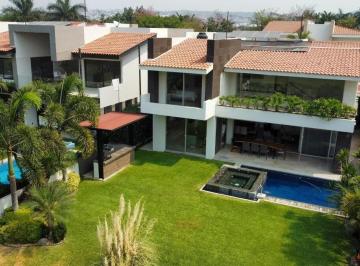 Casa · 380m² · 4 Recámaras · 3 Estacionamientos · Casa en Fraccionamiento Paraíso Country Club
