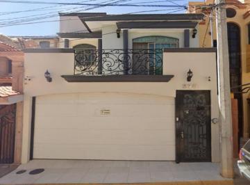 Casa de 3 habitaciones, Arandas · Hermosa Casa en Arandas a Solo 5 Min del Centro, Excelente Plusvalia