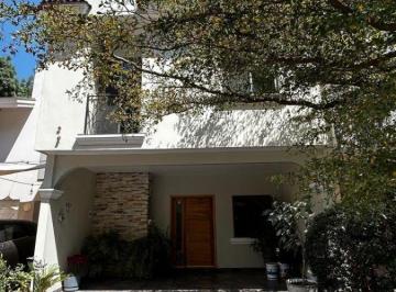 Casa en condominio de 3 habitaciones, San Pedro Tlaquepaque · Casa en Coto con Estudio, Periférico Sur