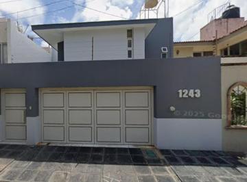 Casa de 4 habitaciones, Zamora · Casa en Venta a Solo Unos Min de Plaza Ana y del Club Campestre de Zamora