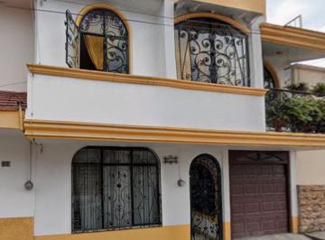 Casa de 3 habitaciones, Tepic · Muy Linda Casa en El Centro de Tepic con Todas Las Amenidades Cerca, Excelente Plusvalia