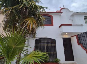Casa · 120m² · 3 Recámaras · 2 Estacionamientos · Bonita Casa en Porto Alegre / Nice Home in Porto Alegre