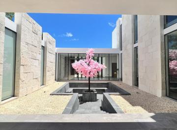 Casa · 690m² · 4 Recámaras · 8 Estacionamientos · Casa en Venta Amueblada en Lagos del Sol, Cancún