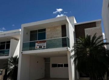 Casa de 4 habitaciones, Mérida · En Venta Casa en Residencial Altabrisa 4 Recamaras 5 Baños y Alberca