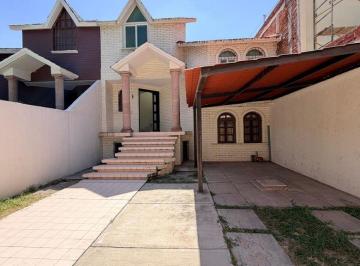 Casa de 3 habitaciones, Irapuato · Casa en Venta Sobre Av Principal, Las Plazas.