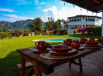 Casa en condominio · 250m² · 3 Recámaras · 4 Estacionamientos · Casa Amueblada en Renta Malinalco en El Puentecito