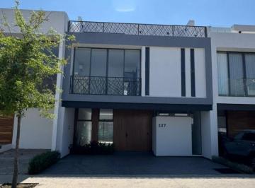 Casa de 3 habitaciones, Zapopan · Venta Casa en Solares