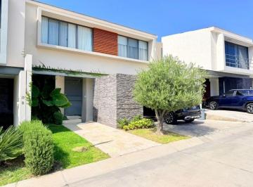 Casa de 3 habitaciones, León · Casa en Venta en Lomas del Molino II, Tres Recámaras con Baño Cada Una.
