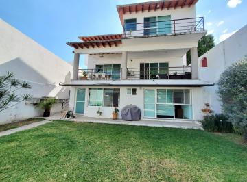 Casa de 5 habitaciones, Cuernavaca · Casa con Bungalow en Fraccionamiento Al Norte de Cuernavaca
