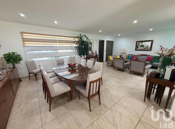 Casa · 226m² · 4 Recámaras · 2 Estacionamientos · Casa en Venta en Lomas de Juriquilla, Querétaro