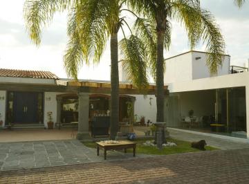 Casa · 918m² · 4 Recámaras · 5 Estacionamientos · Casa en Venta en Fracc. Residencial Ex - Hacienda de Zavaleta, Puebla.