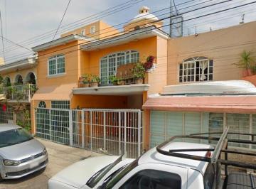 Casa de 3 habitaciones, Zapopan · Bonita Casa a Mitad de Precio a 5 Min de Av Patria en Zapopan