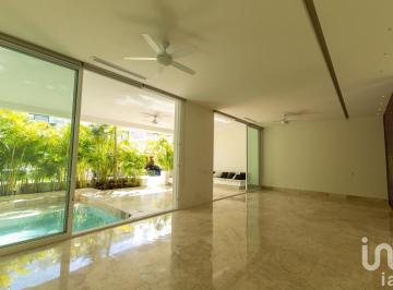 Casa · 507m² · 3 Recámaras · 4 Estacionamientos · Venta de Casa en La Laguna 1, Puerto Cancun