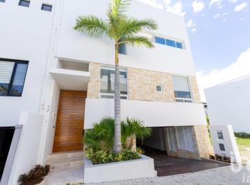 Casa · 507m² · 3 Recámaras · 4 Estacionamientos · Venta de Casa en La Laguna 1, Puerto Cancun