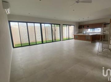 Casa · 287m² · 4 Recámaras · Venta de Casa en Residencia Via Cumbres, Cancun