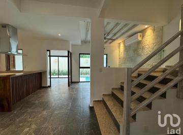 Departamento · 290m² · 4 Recámaras · 2 Estacionamientos · Venta de Casa en Residencial Rio Orinoco, Cancun