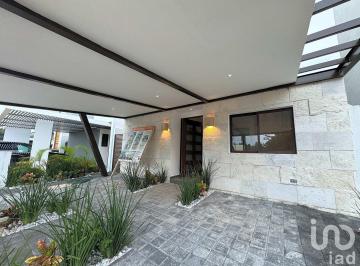Departamento · 290m² · 4 Recámaras · 2 Estacionamientos · Venta de Casa en Rio Orinoco Residencial, Cancun