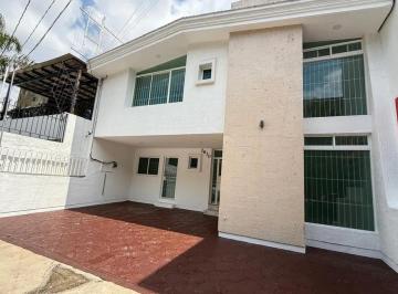 Casa · 300m² · 4 Estacionamientos · Felix Ireta. Amplia Casa de Uso Comercial con 7 Oficinas y Mas