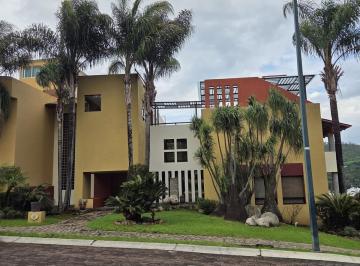 Casa · 350m² · 5 Recámaras · 6 Estacionamientos · Enorme Casa 5 Recamaras, en Privado Cerca Futurama, Las Amèricas