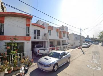 Casa de 3 habitaciones, Guadalajara · Vendo Casa en Remate Bancario en La Colonia Jardines Alcalde Guadalajara
