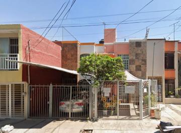 Casa de 2 habitaciones, Guadalajara · Casa en Jardines de La Paz Guadalajara en Remate