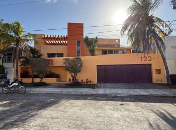 Casa en condominio de 7 habitaciones, Benito Juárez · Casa de 800 m² Construcción, 7 Recámaras en Venta y Renta en Campestre