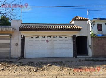 Casa · 170m² · 3 Recámaras · 2 Estacionamientos · Casa en Fraccionamiento Hacienda Los Huertos