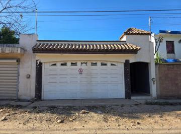 Casa · 170m² · 3 Recámaras · 2 Estacionamientos · Casa en Fraccionamiento Hacienda Los Huertos