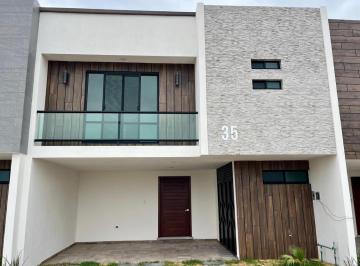 Casa · 110m² · 3 Recámaras · 2 Estacionamientos · Casa en Venta a 3 Min de Blvd Forjadores, Puebla