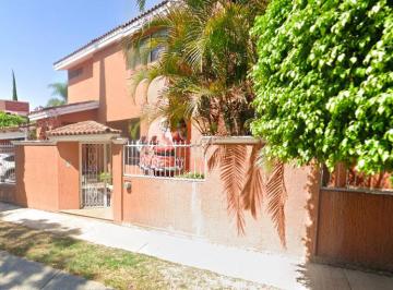 Casa de 4 habitaciones, Zapopan · Hermosa Casa en Bugambilias a Mitad de Precio a 10 Min de Plaza Bugambilias