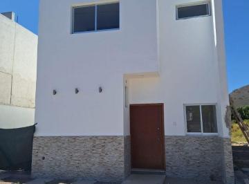 CASA UBICADA SOBRE AVENIDA, CERCA DE DEL NUEVO HOSPITAL DE ESPECIALIDAD DEL ISSS · Casa en Venta Fraccionamiento Campo Sur Tlajomulco