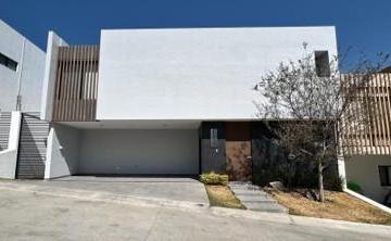 Casa · 282m² · 3 Recámaras · 2 Estacionamientos · Casa en El Molino Residencial y Golf