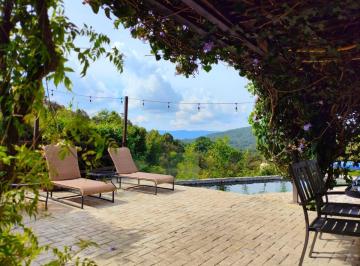 Casa en condominio · 350m² · 5 Recámaras · 8 Estacionamientos · Finca en Venta con Alberca y Vista Panorámica a Monte Alto, Valle de Bravo