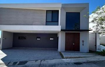 Casa · 297m² · 3 Recámaras · 2 Estacionamientos · Casa en El Molino Residencial y Golf
