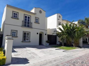 Casa en condominio · 155m² · 3 Recámaras · 2 Estacionamientos · Casa en Condominio en Fraccionamiento Cumbres del Lago