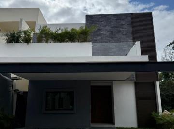 Casa · 291m² · 4 Recámaras · 3 Estacionamientos · Residencia en Venta en Via Cumbres
