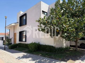 Casa de 4 habitaciones, Querétaro · Casa en Venta en La Vista Residencial de 4 Habitaciones