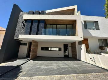 Casa · 397m² · 4 Recámaras · 3 Estacionamientos · Casa en Venta en Lomas de Angelopolis I