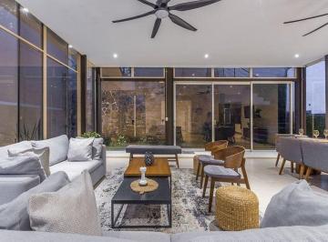 Casa · 420m² · 4 Recámaras · Casa Amueblada en Oportunidad, Residencial Corinto con Doble Seguridad y Acceso a Dos Casas Club