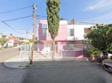 Casa de 4 habitaciones, Guadalajara · Casa Junto Al Estadio Jalisco en Remate