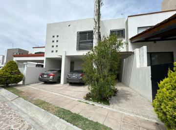 Casa en condominio de 3 habitaciones, Jesús María · Ram - Casa en Venta, Dentro de Privada Mezquital del Country.