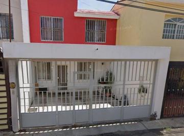 Casa de 3 habitaciones, Zapopan · Bonita Casa a Mitad de Precio a 20 Min de Gran Terraza Belenes en Zapopan