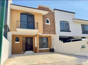 Casa de 3 habitaciones, Zapopan · Hermosa Casa a Mitad de Precio a 15 Min del Tianguis del Sol en Zapopan