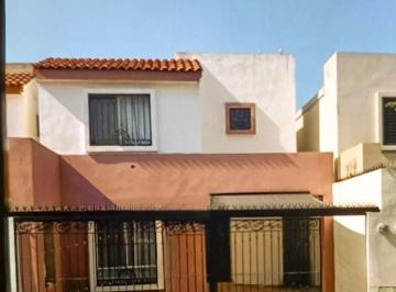 Casa de 3 habitaciones, Guadalupe · Casa en Venta en Jardines de Andalucía, Guadalupe | 3 Recámaras | Cocina Equipada | $3.4 Mdp
