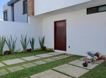 Casa · 220m² · 3 Recámaras · 2 Estacionamientos · Casa en Venta en Cuernavaca
