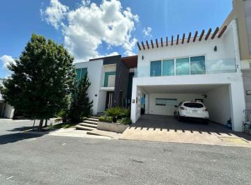 Casa de 3 habitaciones, Monterrey · Casa con 3 Recámaras en Venta con 370 m² de Terreno en Monterrey