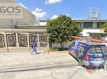 Casa · 260m² · 3 Recámaras · 10 Estacionamientos · Casa de Uso Comercial en Renta, Col. Linda Vista