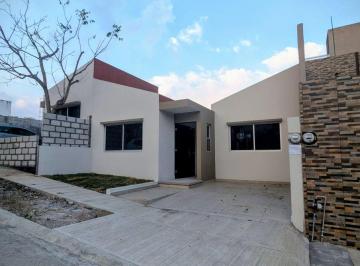 Casa de 3 habitaciones, Fortín · Casa de Una Planta con Jardín. 3 Recámaras. 2 Baños.