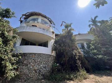 82c2c3bd45f49c9858fc2dadff34447f9238e46c25333c636a5a579b4f5a42fe · Casa Para Remodelar; Vistas de Revista: Casa en Venta en Las Brisas, Acapulco.