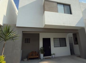 Casa · 140m² · 3 Recámaras · 2 Estacionamientos · Casa en Renta en Apodaca, Valle de Plata. Amueblada